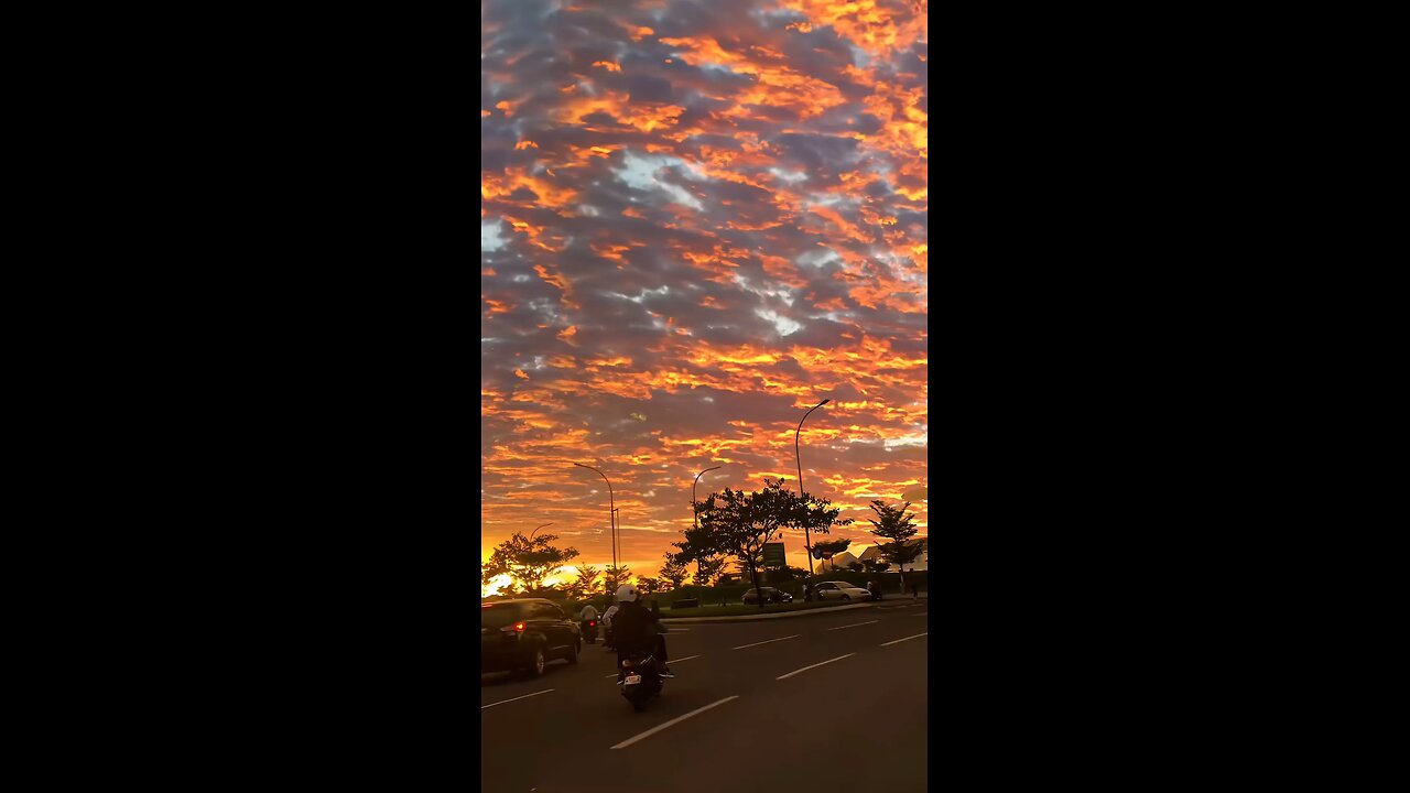 ☁️There are thousands romance in the sky 💭
