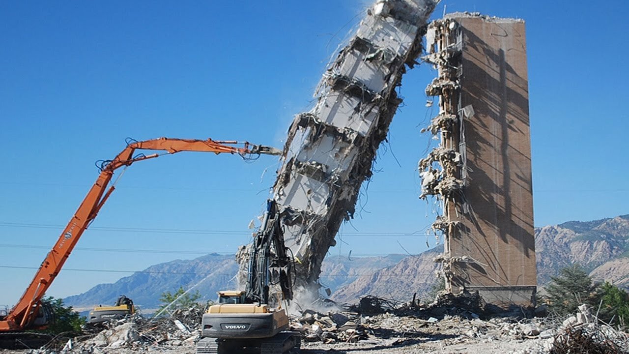 Amazing Dangerous Fastest Building Demolition Excavator Skill