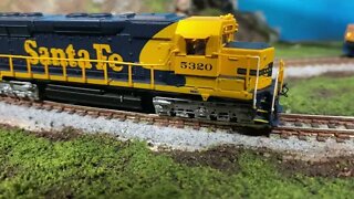 Review: N Scale Sound Value SD45 Santa Fe