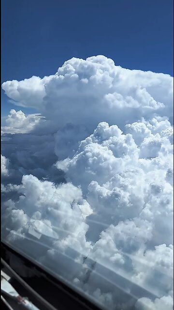 Stunning footage from cockpit of cumulus congestus clouds