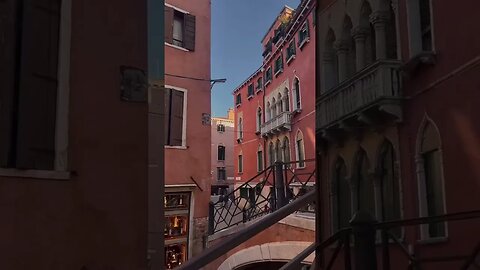 This is how mornings start in Venice ☕️