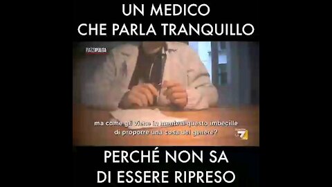 Un medico parla di vaccini e non sa di essere ripreso