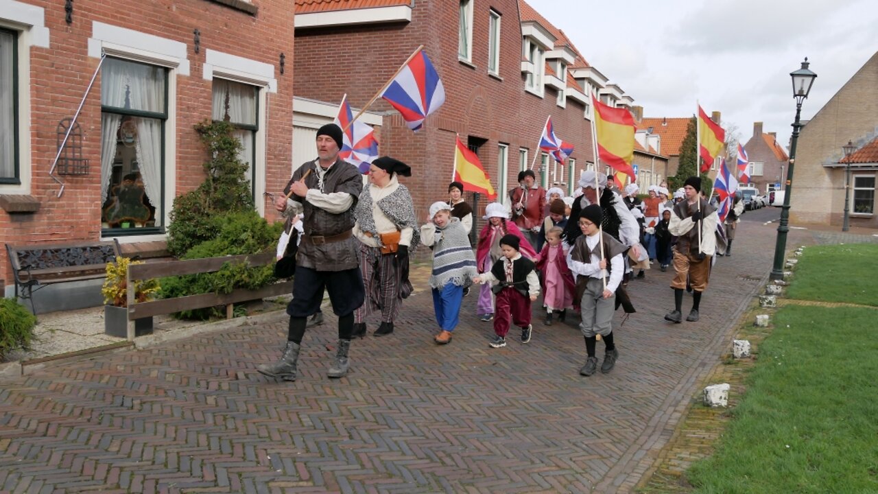 Geuzenkinderen en Vaandeldragers om de Sint Catharijnekerk