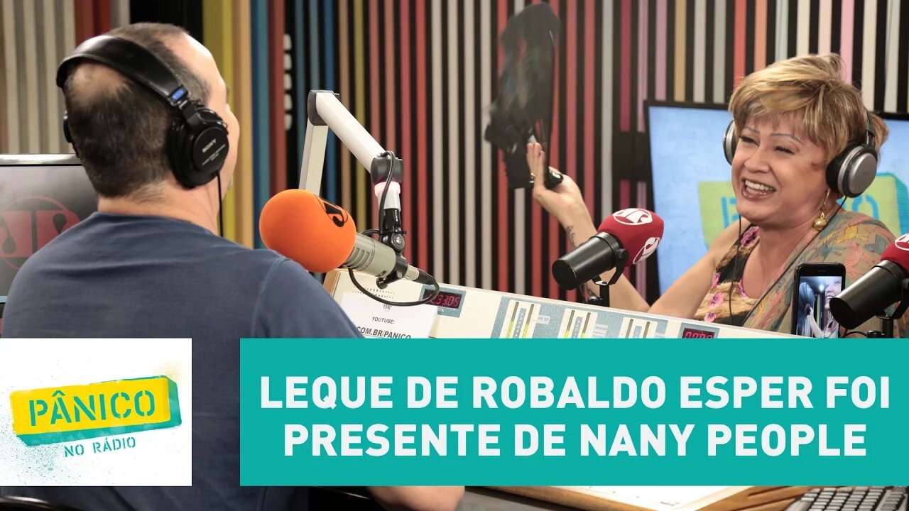 Leque de Robaldo Esper foi presente de Nany People, revela Carioca | Pânico