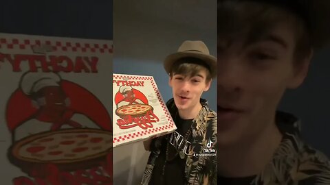 Yung Alone Tries Lil Yachtys Pizza