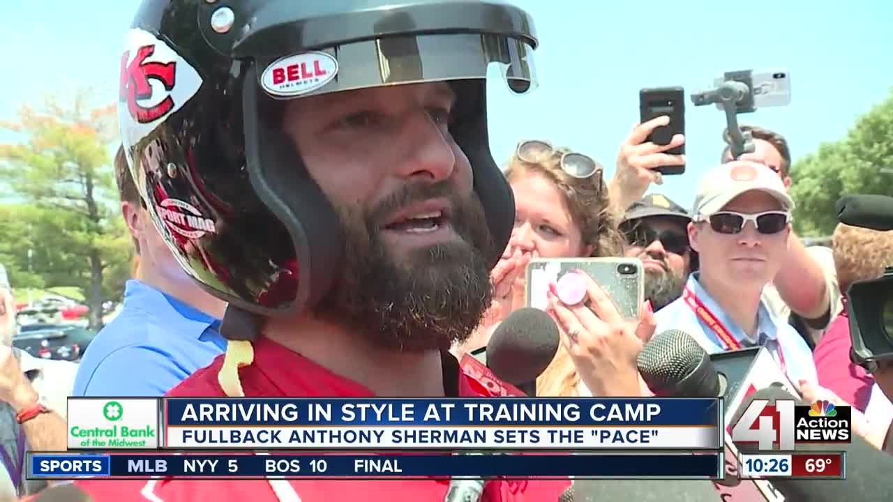 Chiefs' Anthony Sherman raises bar with NASCAR-style camp arrival