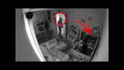 Burglar Breaks Into Family’s House, Then They See the Camera Footage