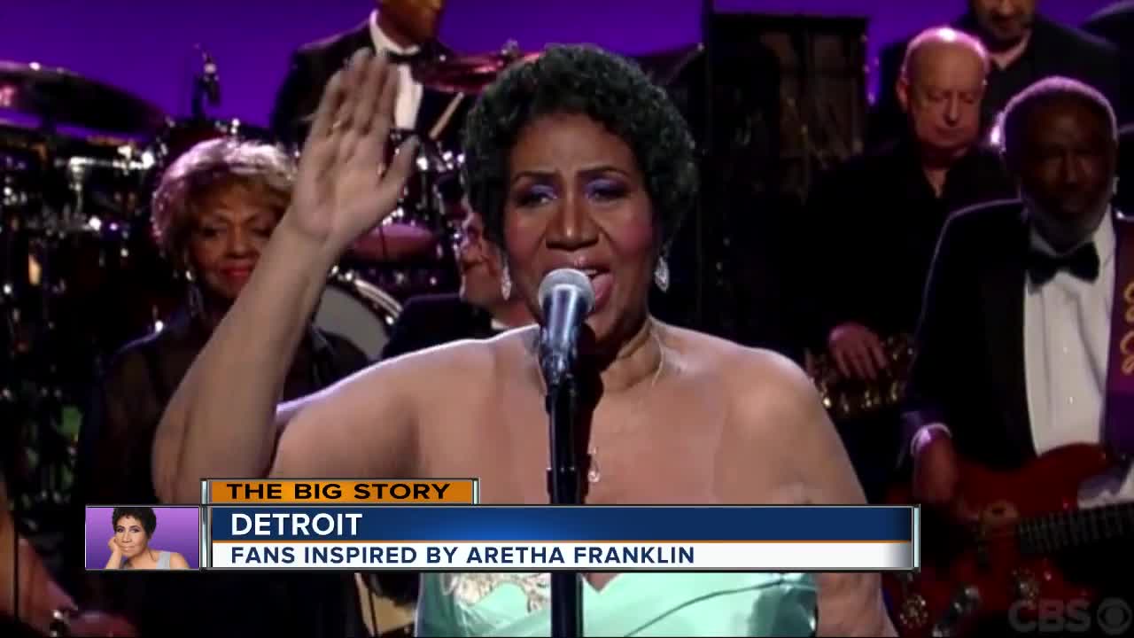 Aretha Franklin lies in gold-plated casket