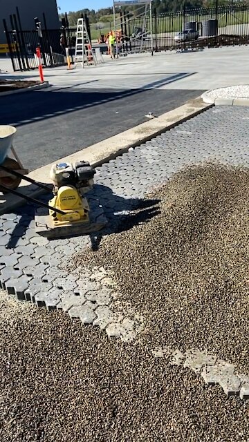Shovelling gravel in slowmo