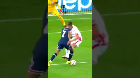 Kylian Mbappé short and sweet #shorts #football #viral #mbappe