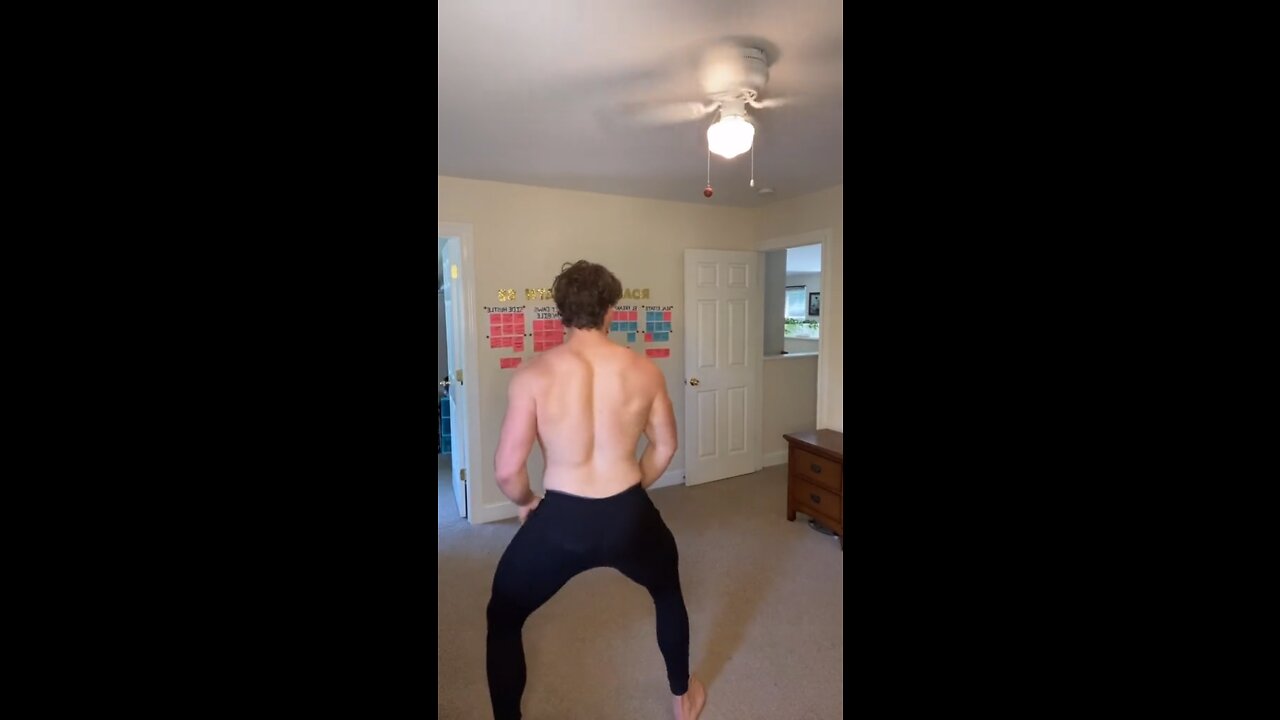 GUY WITH HUGE 🍑