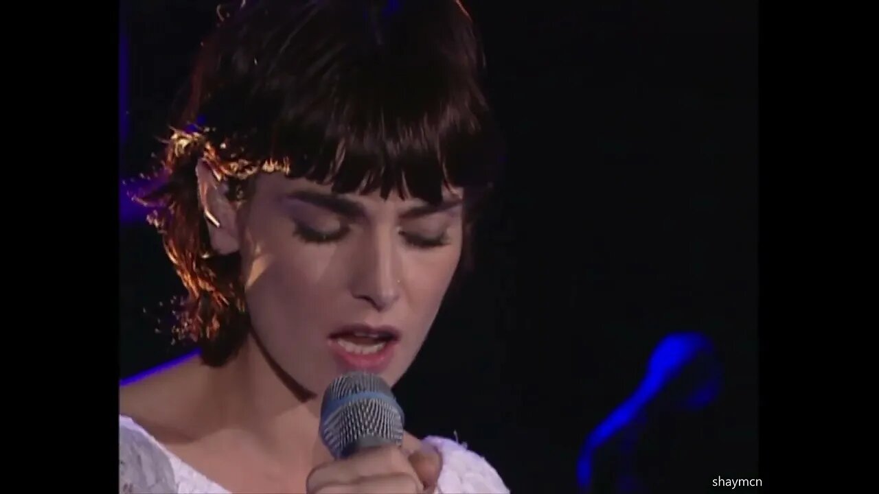 Sinéad O'Connor (RIP) : He moved through the fair (HQ) Live Dublin 1997