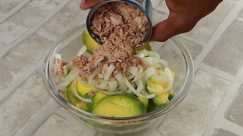 Delicious avocado salad, easy and simple