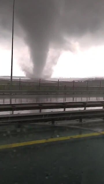 Massive tornado near Istanbul captured on camera