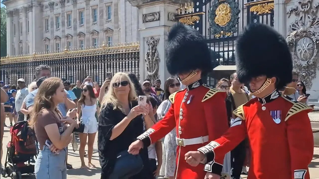 Kings guard shouts make way twice at tourist leaving Buckingham Palace #buckinghampalace