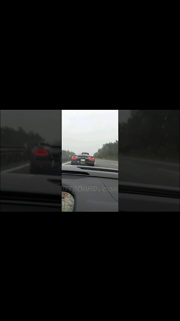 🤯🥳350 km/h (218 mph) 918 chasing Koenigsegg Agera R on German Autobahn Porsche vs Koenigsegg