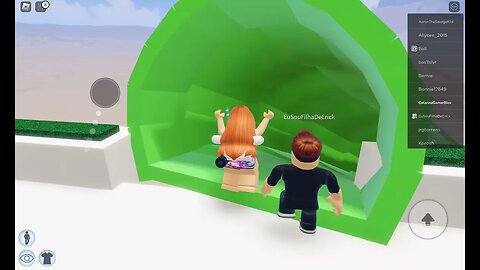 Catarina e Erick jogando Roblox Water Park - 01.10.2023