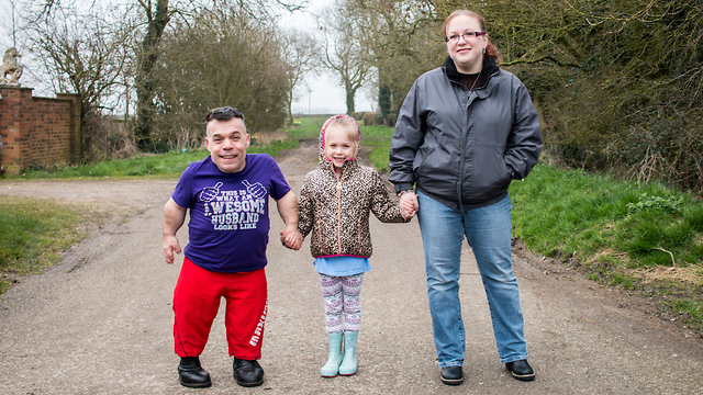 Dad With Dwarfism Powerlifting His Way To 2020 Paralympics: BORN DIFFERENT