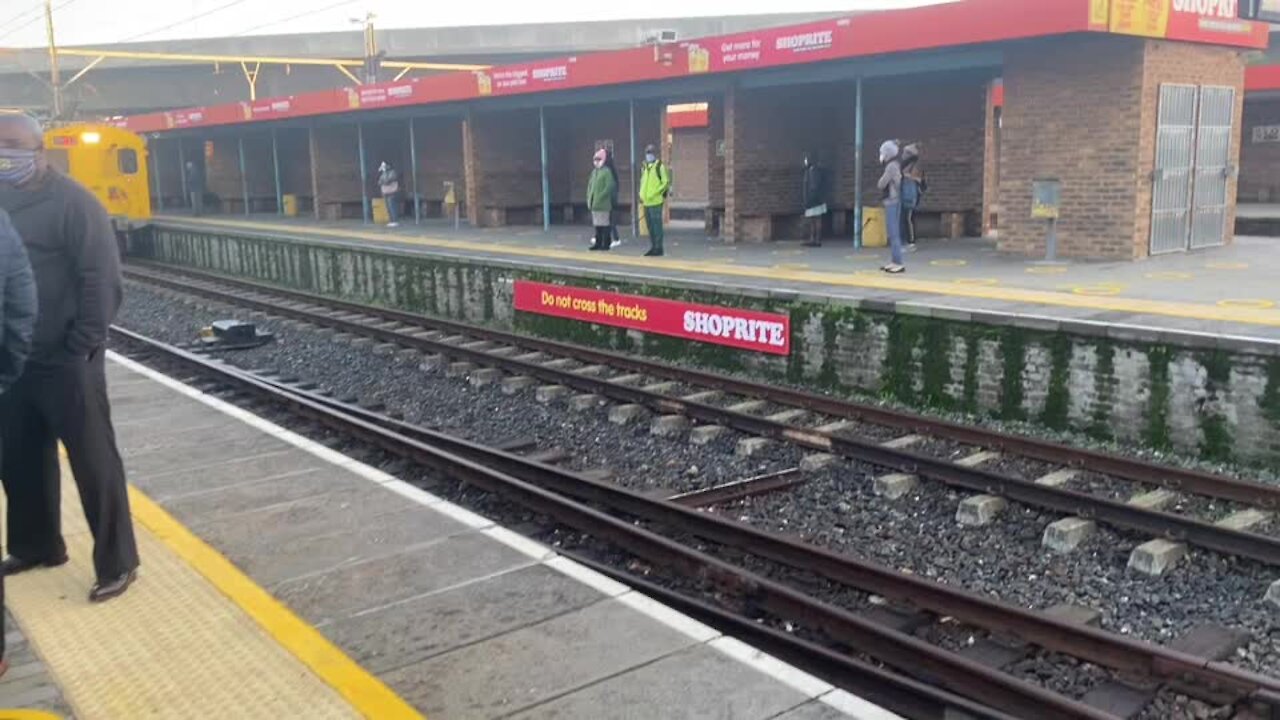 SOUTH AFRICA - Cape Town - Metrorail resumes limited train service under lockdown level 3(Video) (gGh)