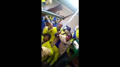 WATCH: Butterworth inmates demand to be taken to court despite court closure after confirmed Covid-19 cases (25W)