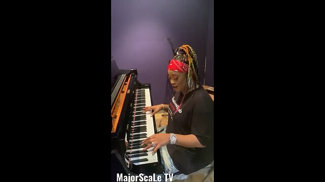 Did y’all know @sosobrat played piano 🎹🎶🔥 #guy #peiceofmylove #teddyriley