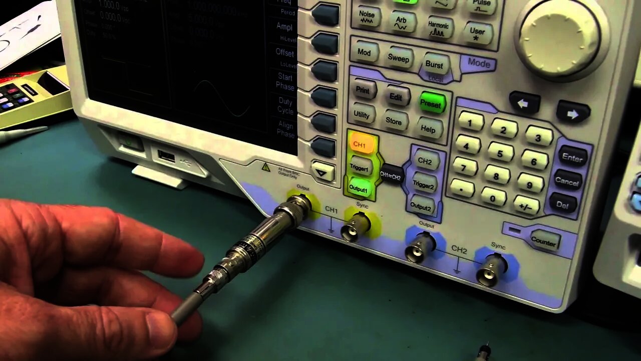 EEVblog #707 - Rigol Oscilloscope Probe Performance