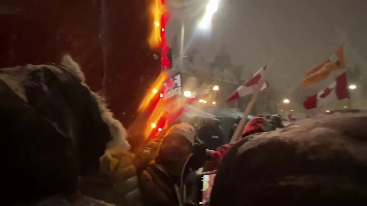 LIVE 🔴 Freedom Convoy 2022 - Police Moving in