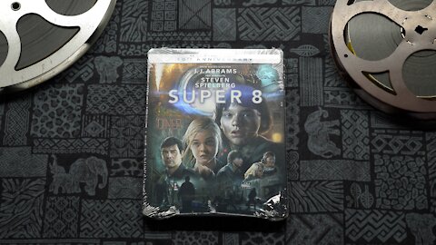 Super 8 4K Blu-ray SteelBook Unboxing