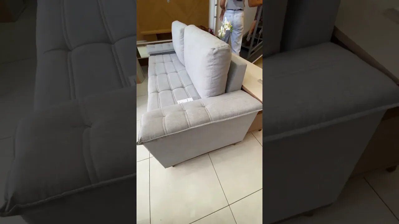 Deixe a sua sala de estar ainda mais elegante e confortável com o Sofá Orion 3 lugares!