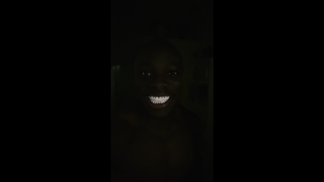 Black man smiling in the dark😨