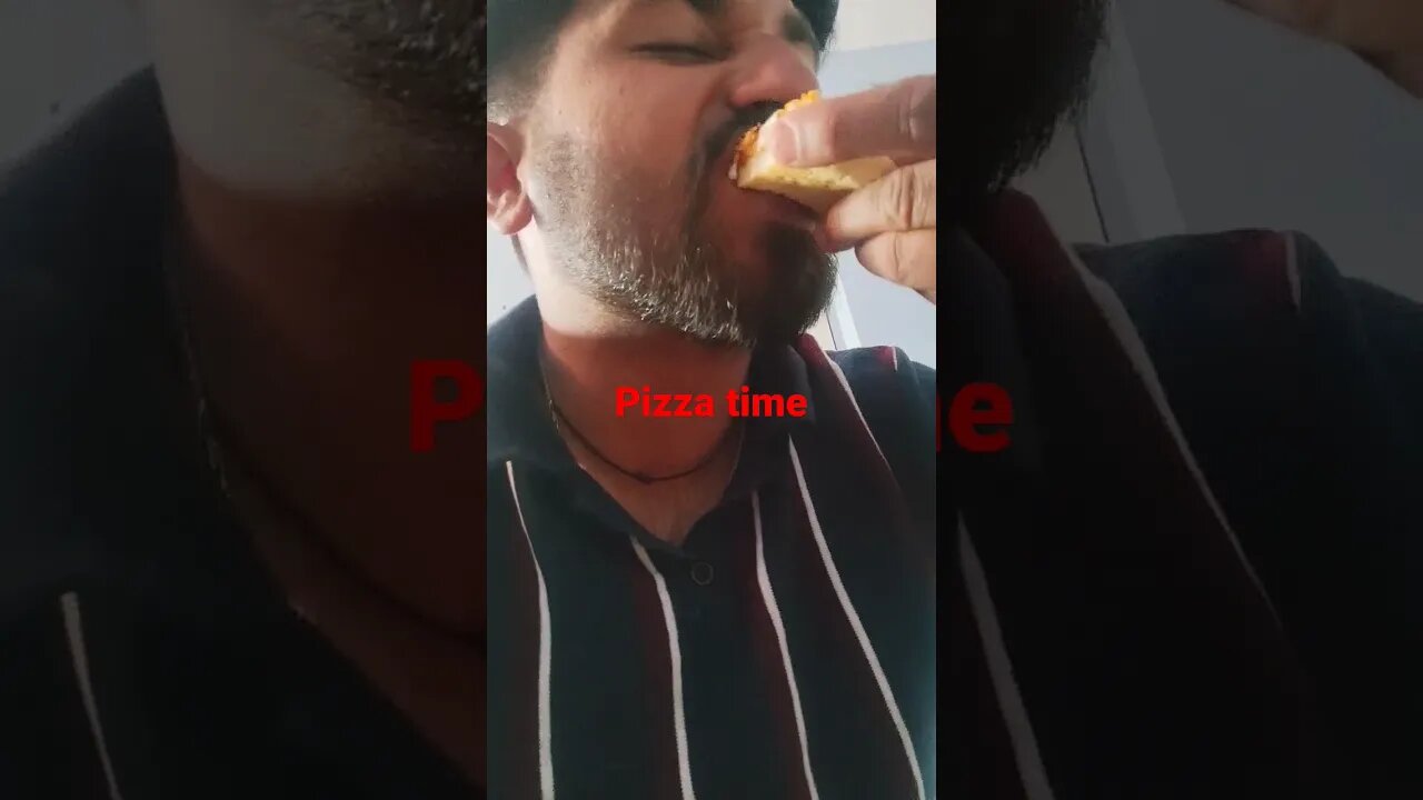 pizza time #fastfoodreview #foodbloggers #miniblogs #shorts #youtubeshort #foodies