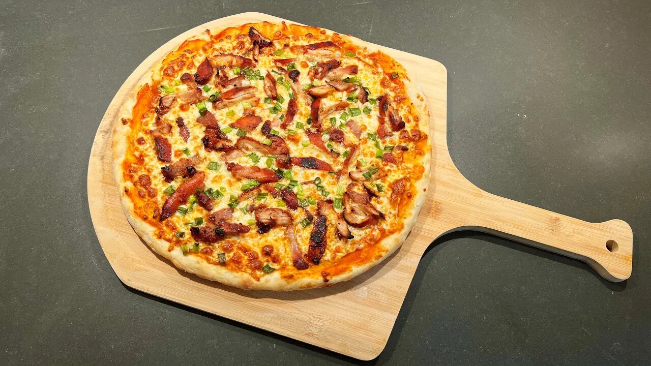 WE LIKE SPICY CHICKEN | Sriracha Honey Chicken Pizza