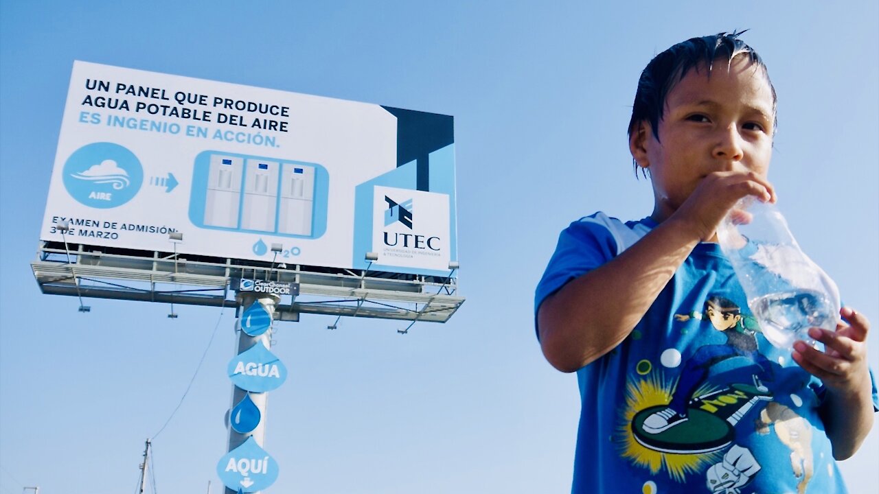 Amazing Highway Billboard Makes Drinking Water Out Of Thin Air