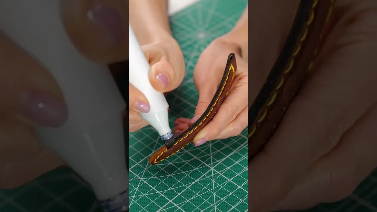 She handmade an amazing watch strap from a piece of leather! ⌚🤩