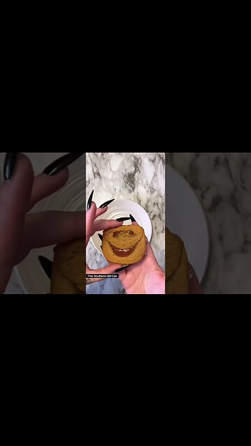 Pumpkin King Ice Cream Sandwich #pumpkinrecipes #pumpkindessert #fallrecipes