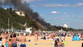 L'explosion d'une cabane de plage déclenche un feu