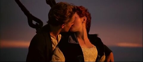 Titanic kissing scene#kiss#bold