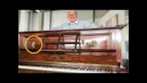 Couple Donates Old Second-Hand Piano, Restorer Finds 8 Heavy Sacks Inside