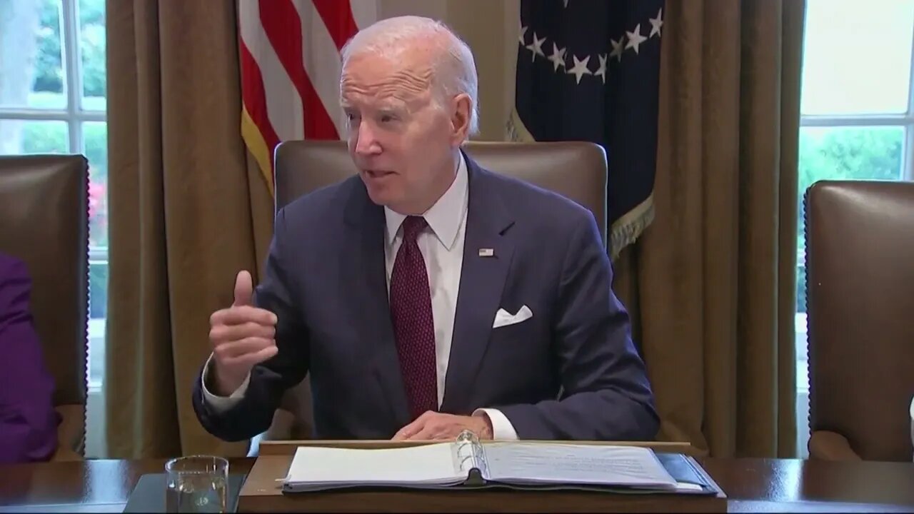 Biden Attempts To Describe New Website, Has To Ask Staffer To "Explain The Rest Of What's Going On"