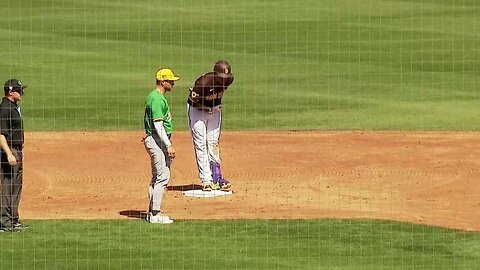 Manny Machado hits an RBI double to right field