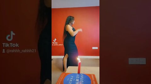 HOW TO BLOW OUT CANDLES #SHORTS