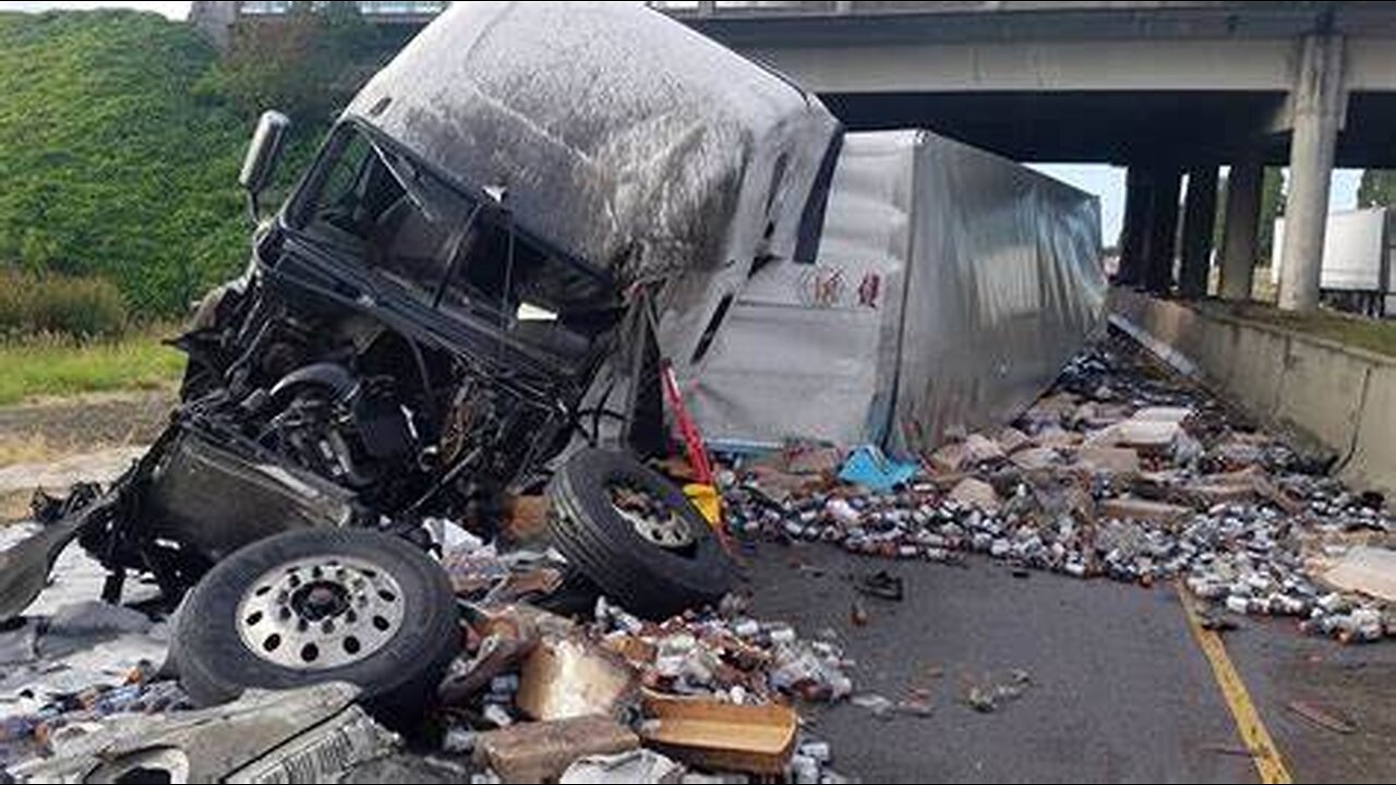 VIDEO: Dashcam video captures deadly semi-truck crash on US 93