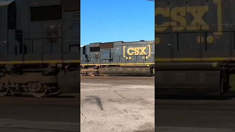 Best Train Horn Salute YET CSX At The North Bound Crossing In Fostoria Ohio #train #trainhorn #asmr