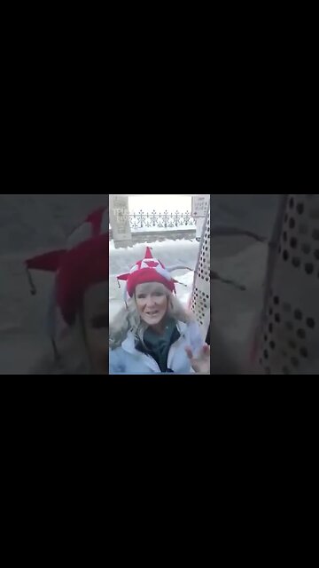 OTTAWA MAYOR EPICALLY FAILED TRYING TO GET CONVOY TRUCKS TOWED