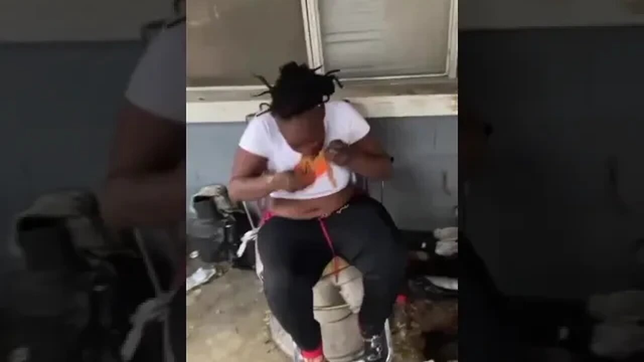 Эта негра и без своего поступка, сама по себе, вызывает отвращение.