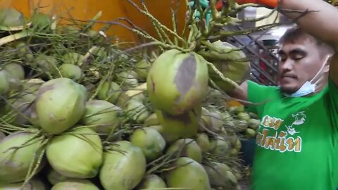 super speed! amazing coconut cutting skills thai street food 9