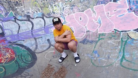 We visited a skate park *I BROKE MY LEG!!*