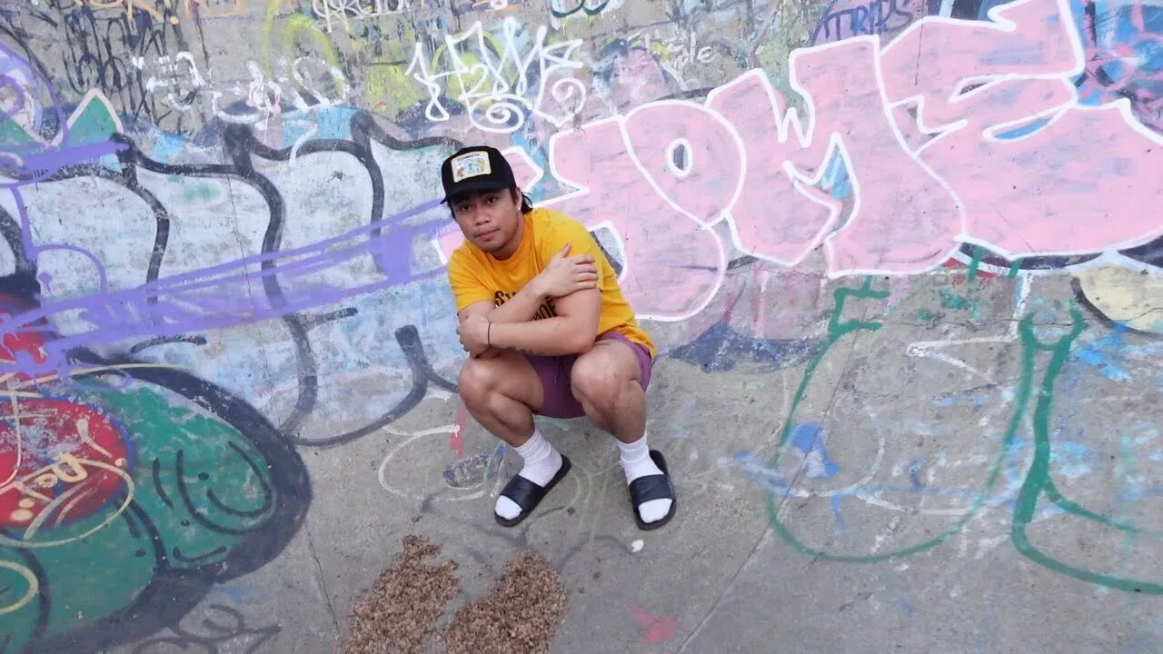 We visited a skate park *I BROKE MY LEG!!*