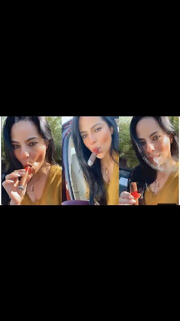 Cigar Smoking girls viral shorts video #shorts #cigar #viral #smoke #smokinggirl (1)