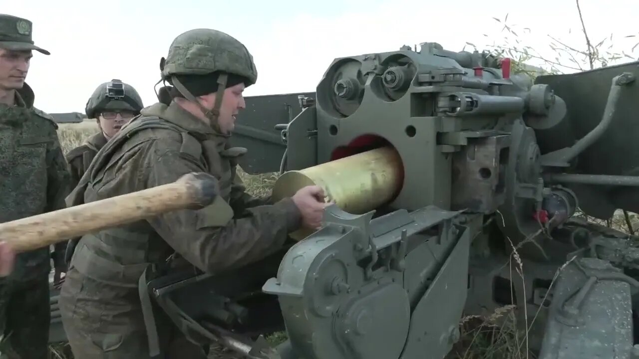 Mobilized servicemen train with hyacinth cannons